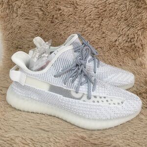 Stylish White Sneakers for Men’s